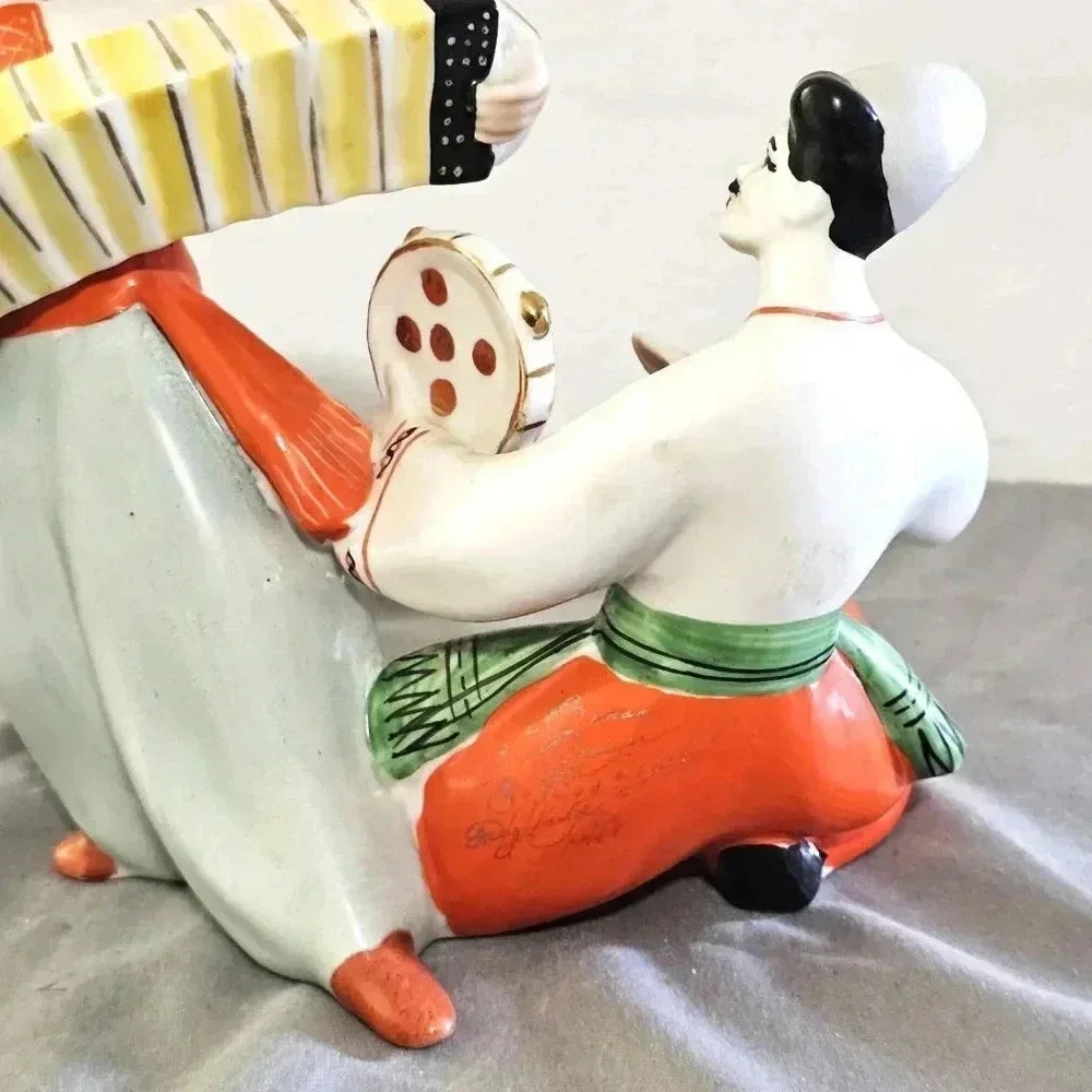 Ukrainian vintage USSR porcelain figurine DANCING PAIR - Picture 2 of 4